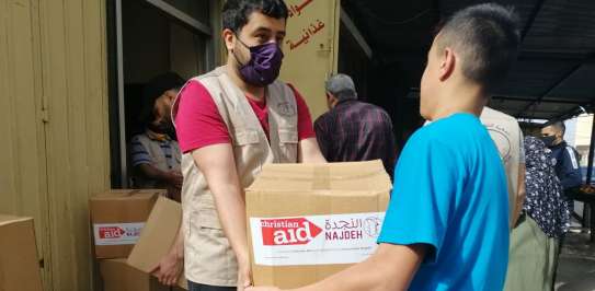 Association Najdeh providing food parcels in Lebanon